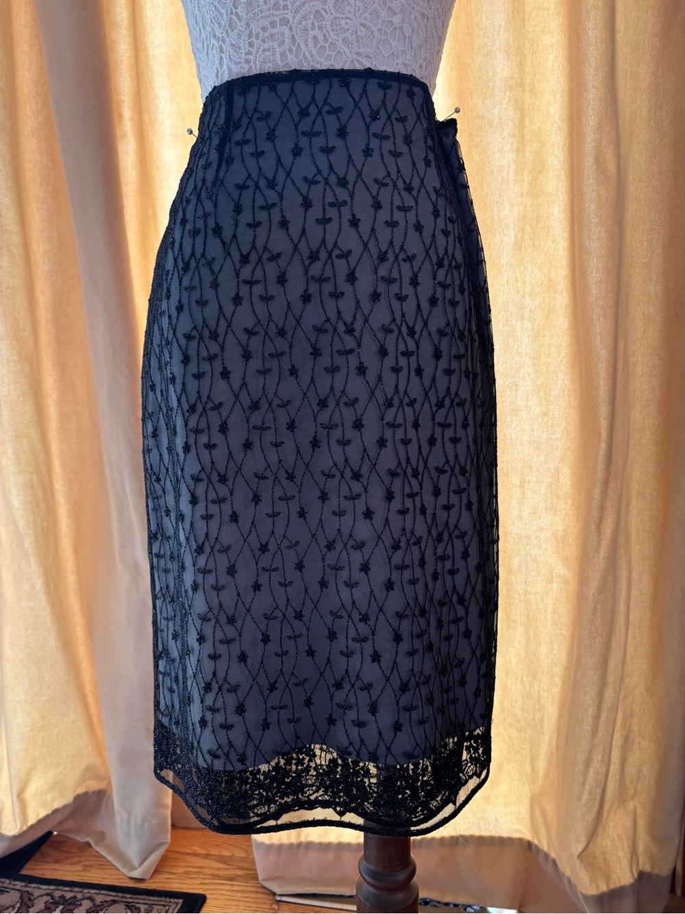 Elegant Black Metallic Embroidered Overlay Pencil Skirt